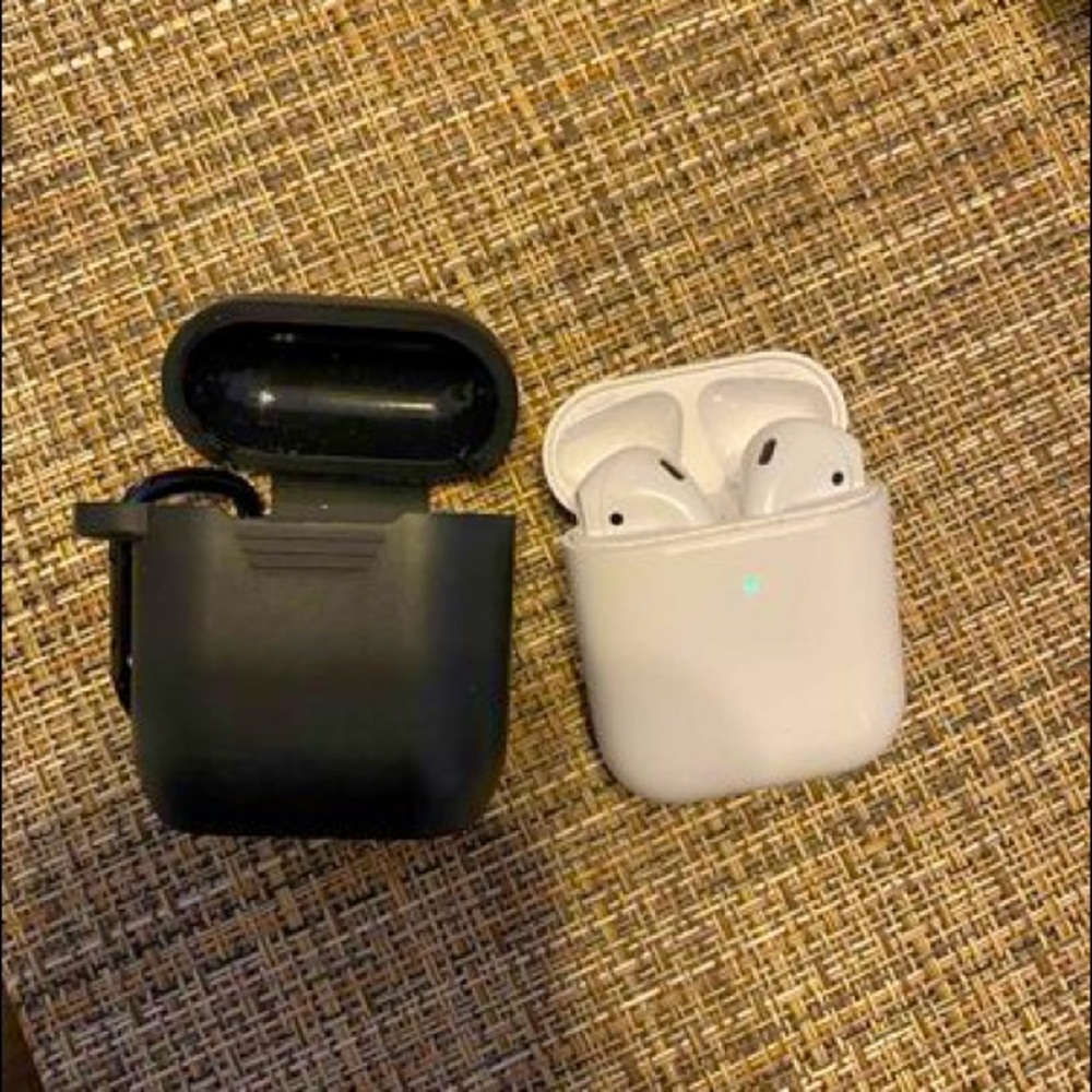 Airpods and case